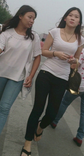 漂亮少妇走路会扭