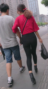 打底裤少妇身材好