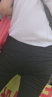 大屁股少妇买手机