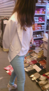 服装店蓝紧少妇