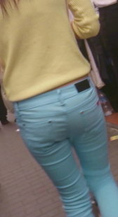 服装店包臀蓝裤