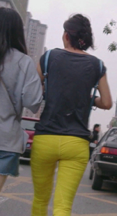 七分黄紧裤少妇