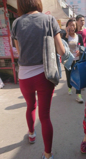 红裤少妇PP圆又紧