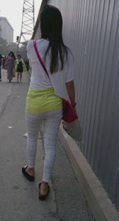 白裤紧身少妇视频