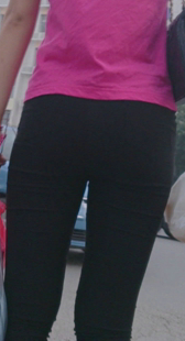 黑紧打底裤等公交