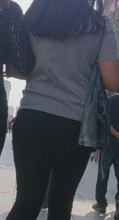 跟拍打底裤小妹视频