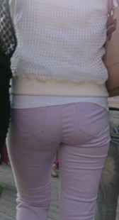 超紧布裤圆臀