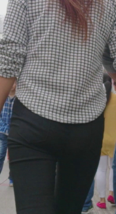 长腿黑紧裤少妇