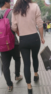 少妇黑裤翘而紧