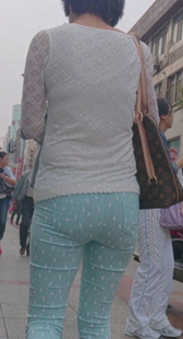 蓝裤少妇走路内痕超紧