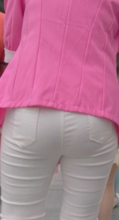 性感白裤翘臀少妇