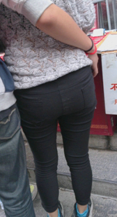 大屁股小妹和瘦男友