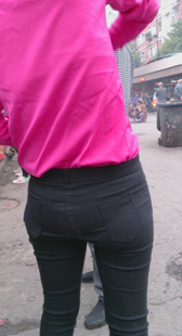 少妇超重口味大屁股黑裤