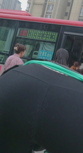 打底黑裤少妇准备好了