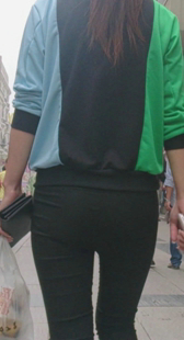 大屁股黑裤紧内痕