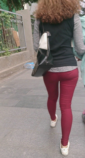 超性感圆臀很会扭