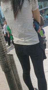 公交站黑紧大屁股