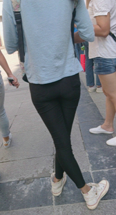 小少妇站着都夹这么紧