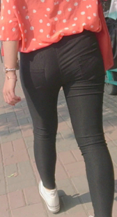 成熟少妇包臀黑裤