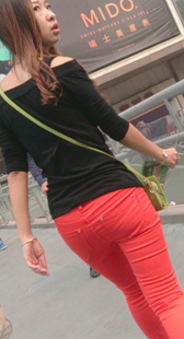 靓丽少女上楼梯