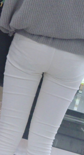 地铁包臀白紧布裤