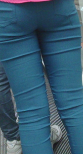 蓝紧包臀上电梯