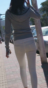 白紧包臀有点透明