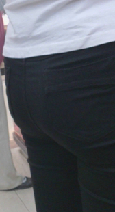 跟拍超市大屁股黑裤