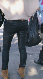 黑裤等车夹不紧