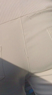 超宽臀白裤少妇