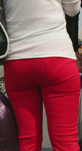 红裤小妹臀圆又大