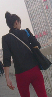 包臀红紧打底裤