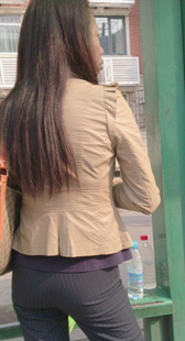 公交站西裤少妇