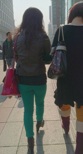 绿裤少妇夹这么紧怎么走