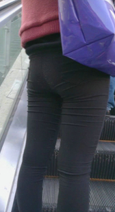 包臀黑裤与紧身牛仔