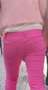 红裤小活动挺会扭