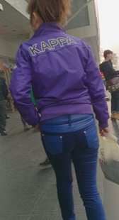 跟拍蓝色布裤少妇