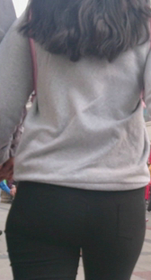 打底黑裤紧而宽