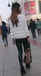 性感皮裤宽臀少妇