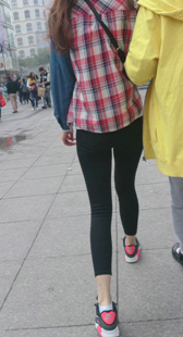 包臀黑裤小少妇