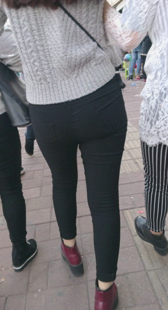 街拍大臀小少妇