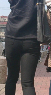 小妹走路夹这么紧