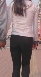 街拍黑裤小情侣视频