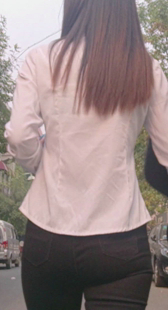 圆臀黑紧裤少妇