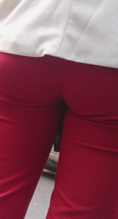 等公交圆臀小少妇