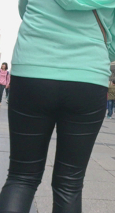 皮裤少妇紧内痕