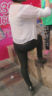 包臀黑紧裤张这么开