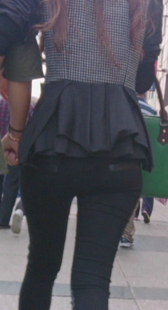 跟拍西裤包臀少妇