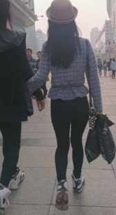 细腰宽臀小妹视频