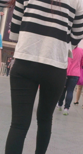 街拍黑裤包这么紧